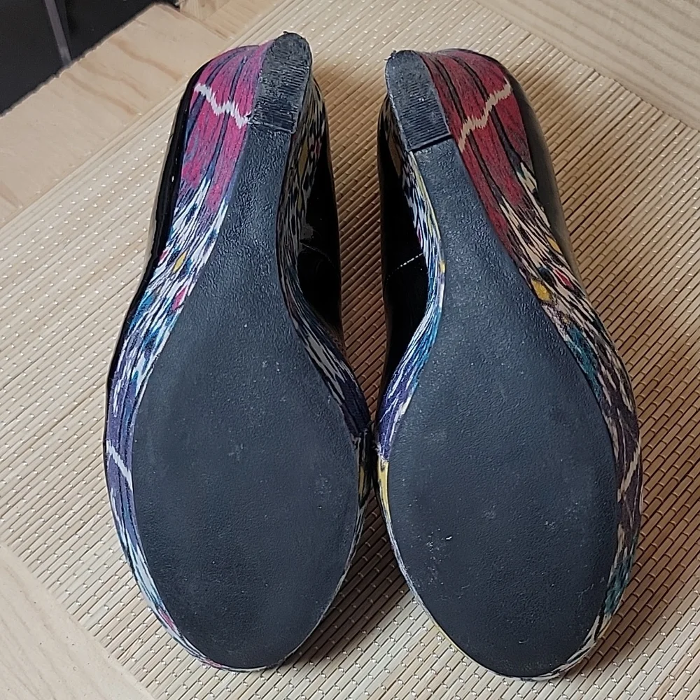 Steve Madden sz8.5 Gavon Black Patent and Multi Color Platform Wedge